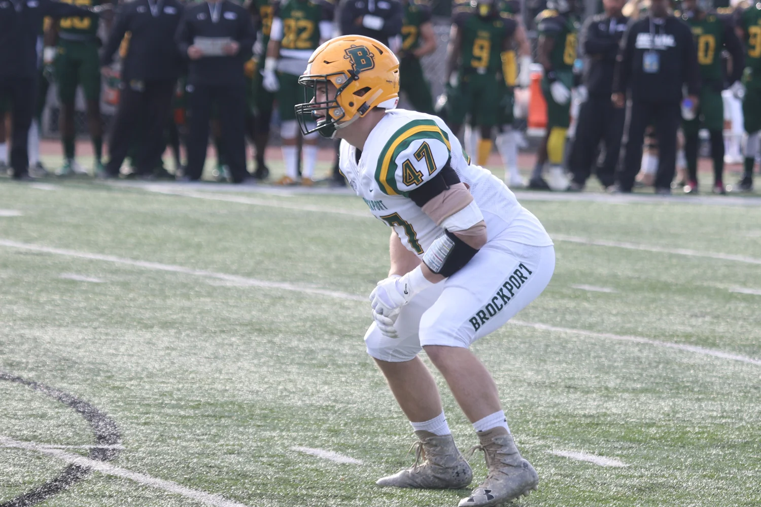 Brockport LB waiting for the snap of the ball