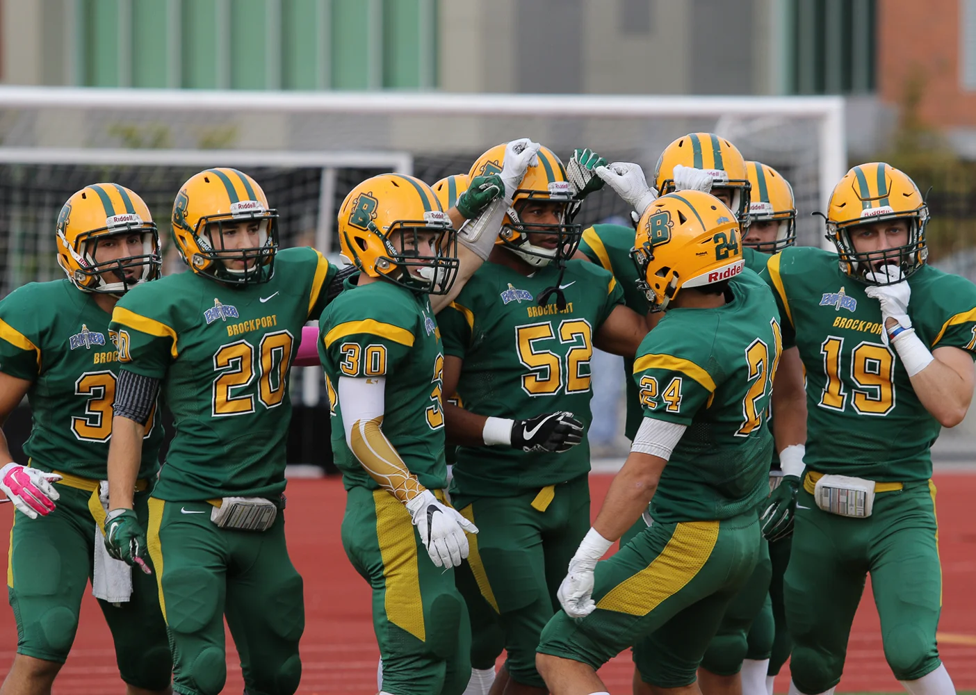 Special Teams huddle after the Kickoff
