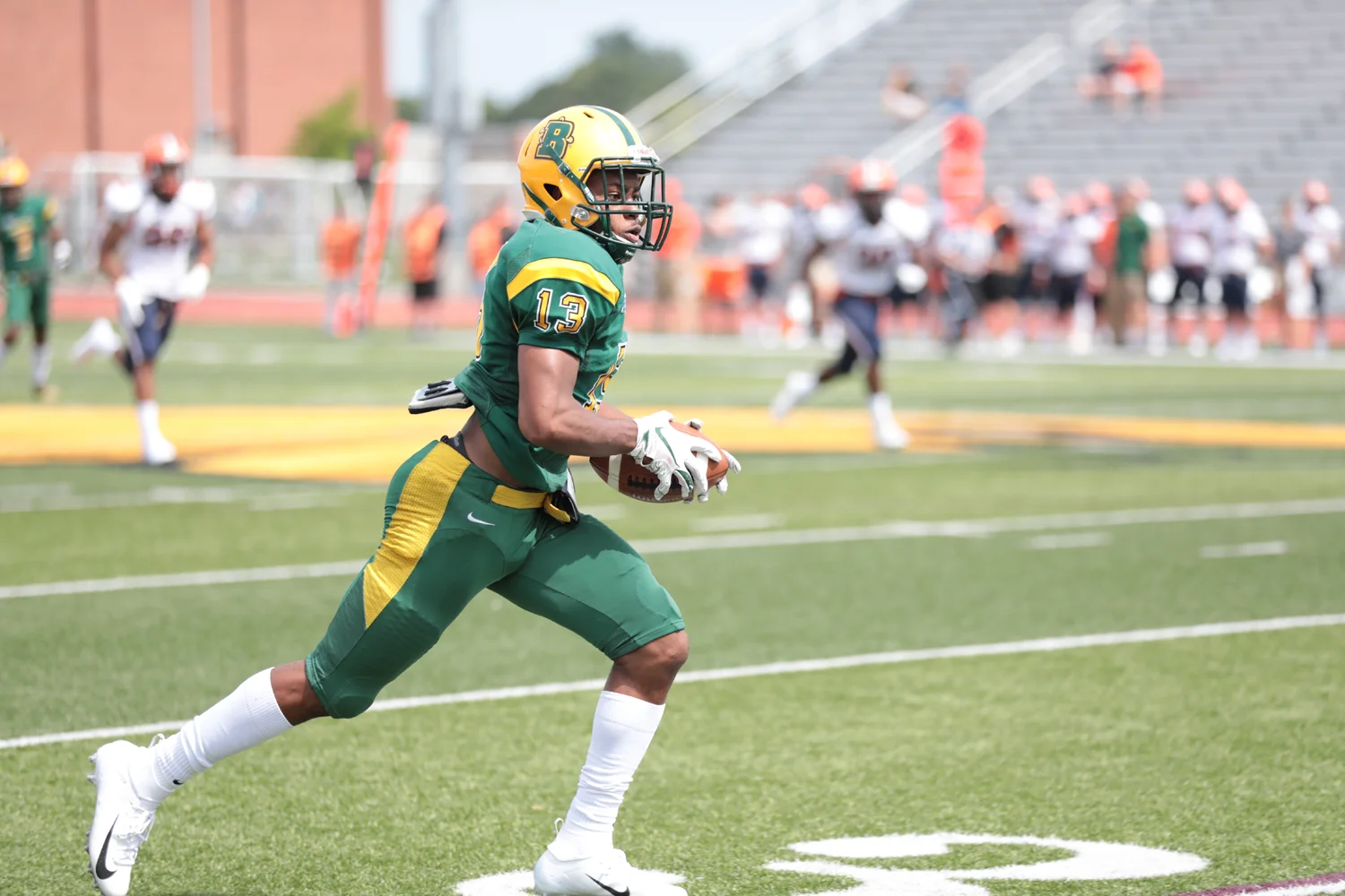 1st play of the game Touchdown catch and run!