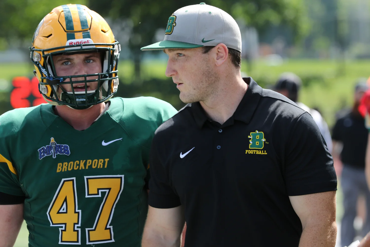 Nate Bull talking to LB Matt Szymanski