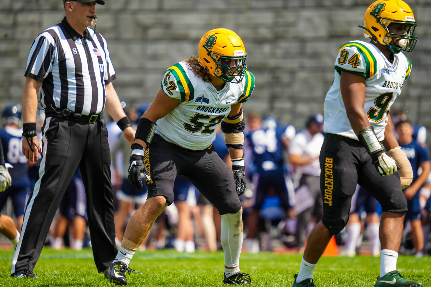 Brockport Football LB with his eyes on the RB
