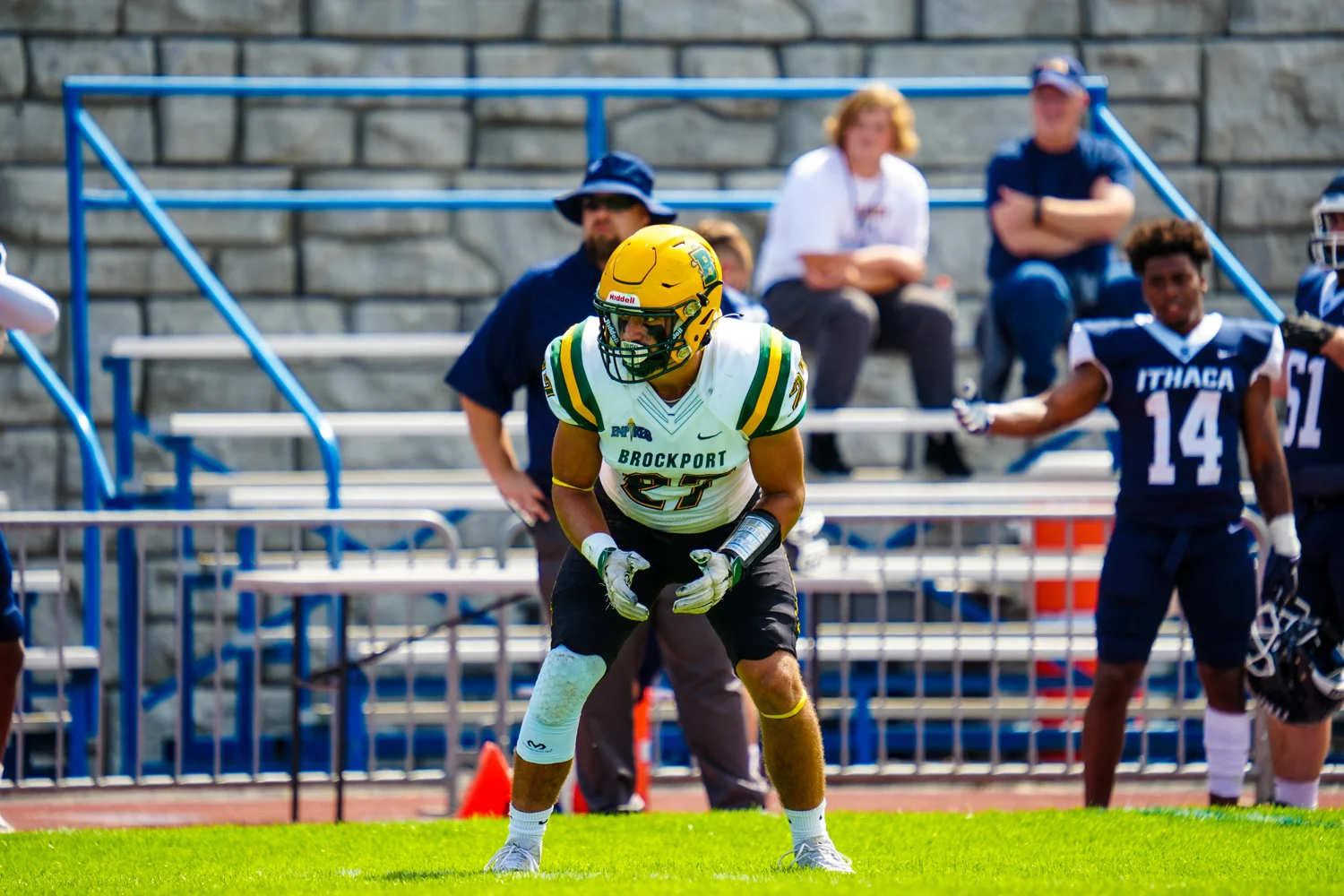 Kickoff return team set and ready