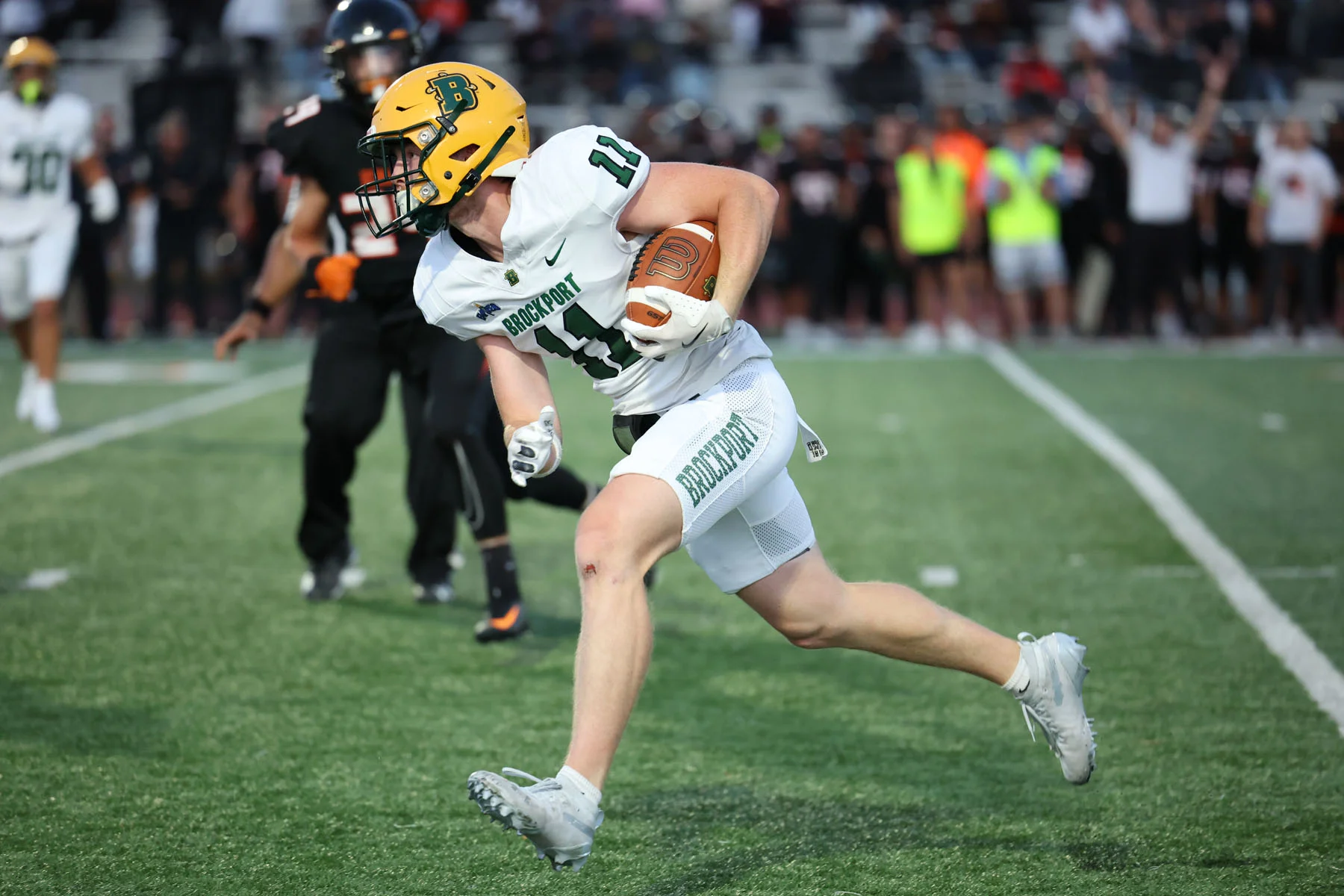 WR running down the field with the ball