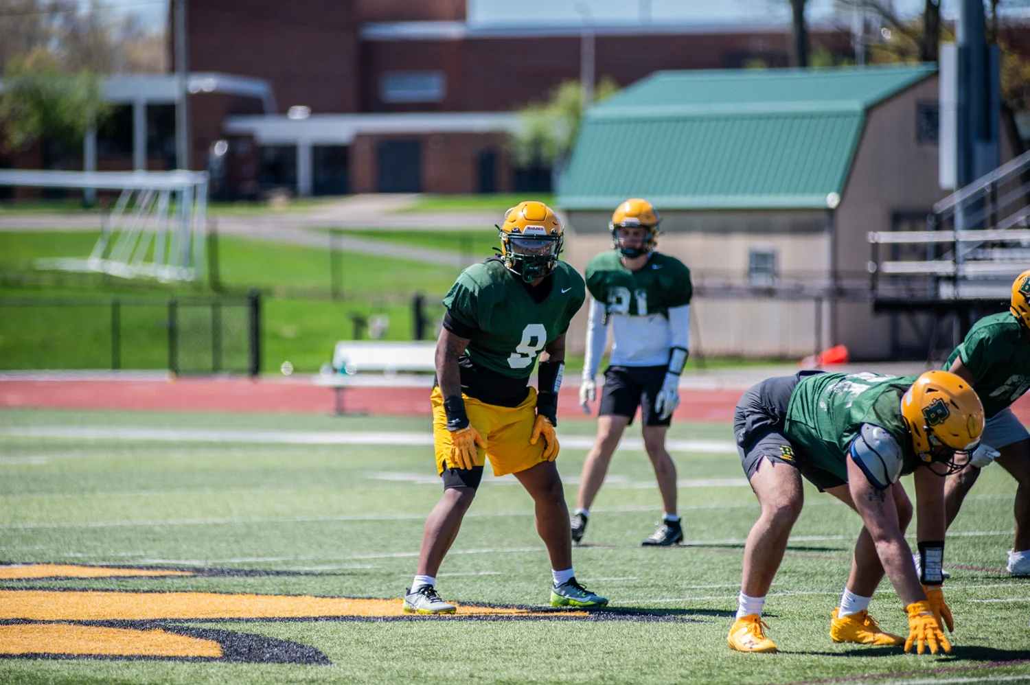 LB keeping an eye on the back field
