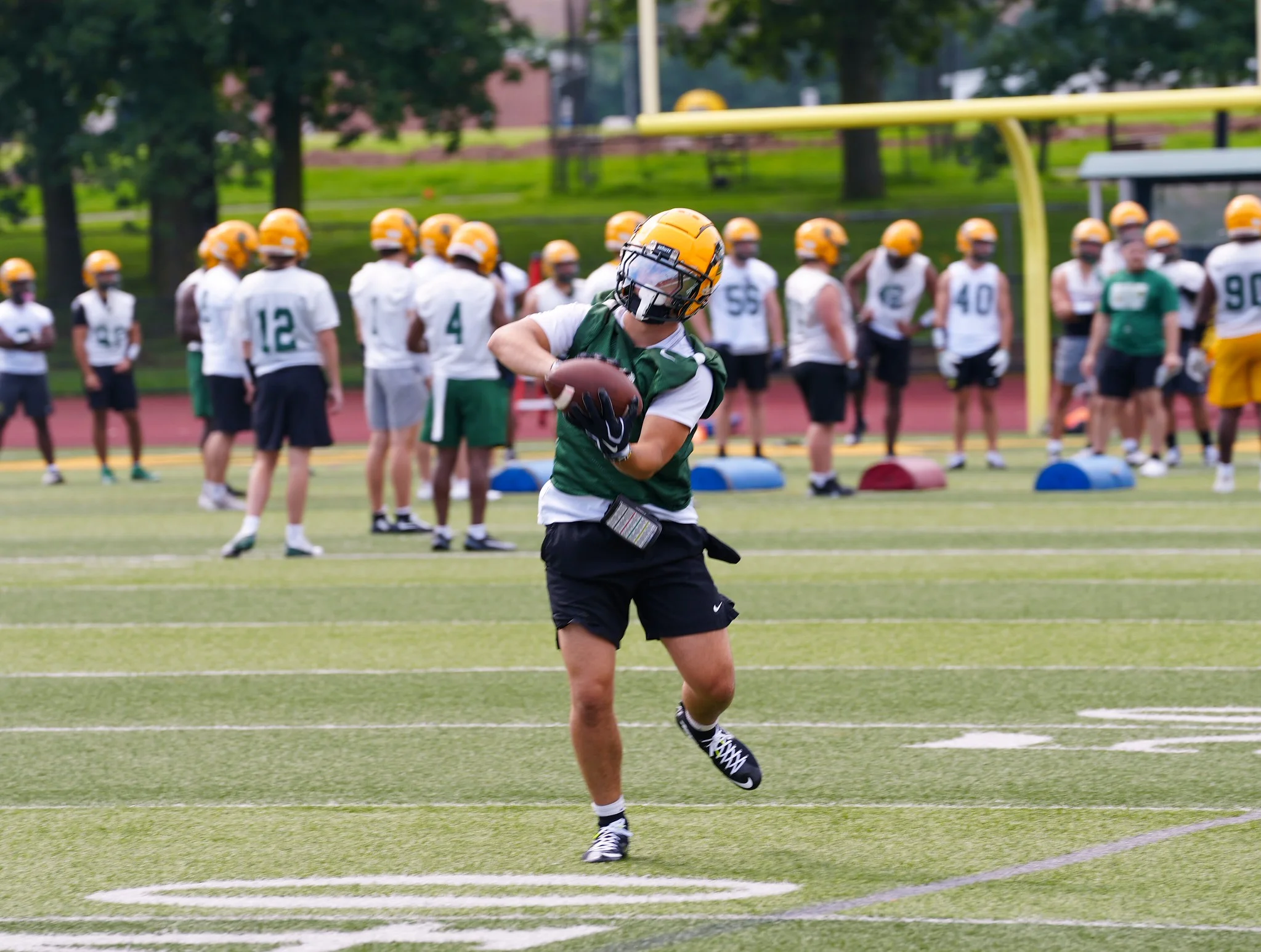 WR making the catch